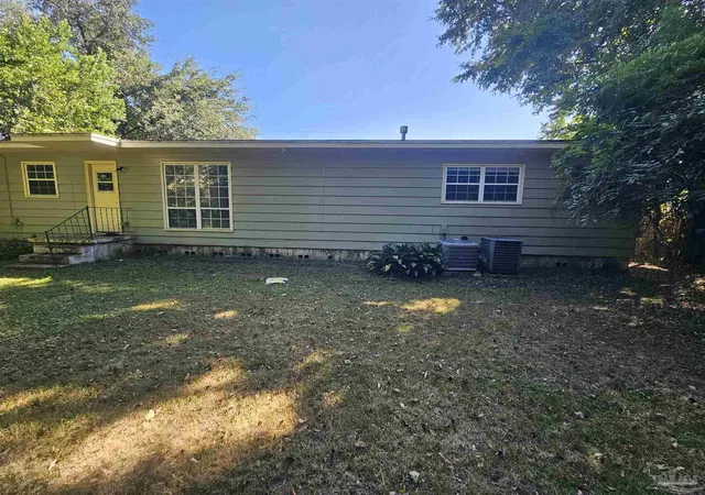 Photo 3 of Single family home for sale at 150 Springdale Cir, Pensacola, FL 32503 | MLS# 689739 | Listing updated on 2026-10-13