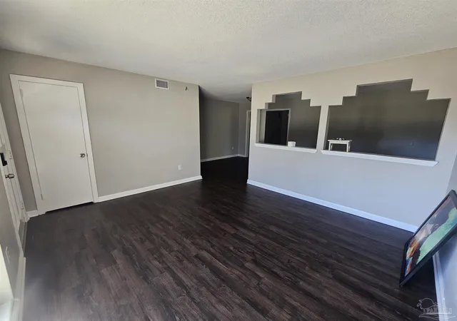 Photo 4 of Single family home for sale at 150 Springdale Cir, Pensacola, FL 32503 | MLS# 689739 | Listing updated on 2026-10-13