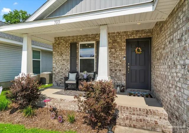 Photo 3 of Single family home for sale at 7019 Sonny Dr, Pensacola, FL 32504 | MLS# 688989 | Listing updated on 2026-10-26