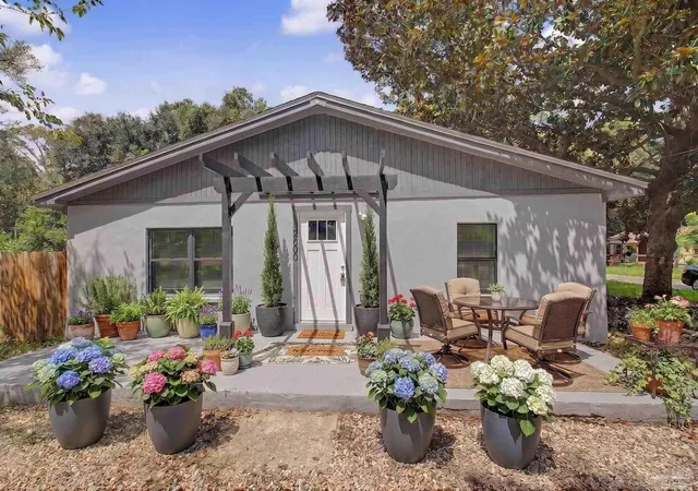 Photo 1 of Single family home for sale at 2800 W & 2812 Yonge St, Pensacola, FL 32505 | MLS# 688514 | Listing updated on 2026-09-03