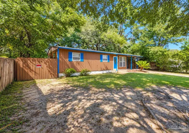Photo 2 of Single family home for sale at 914 Lucerne Ave, Pensacola, FL 32505 | MLS# 689656 | Listing updated on 2026-10-20