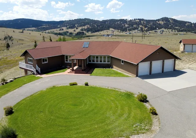 Photo 2 of Mansion for sale at 1424 Beef Trail Rd, Butte, MT 59701 | MLS# 30023524 | Listing updated on 2026-09-14