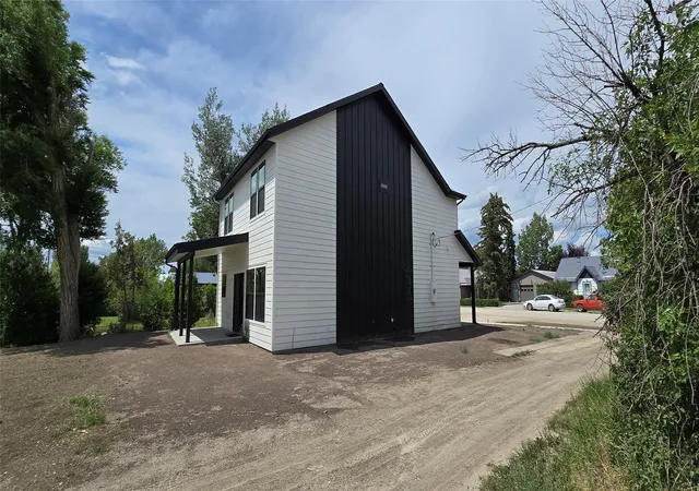 Photo 3 of Single family home for sale at 520 Dupuyer Ave, Valier, MT 59486 | MLS# 30032330 | Listing updated on 2026-09-03