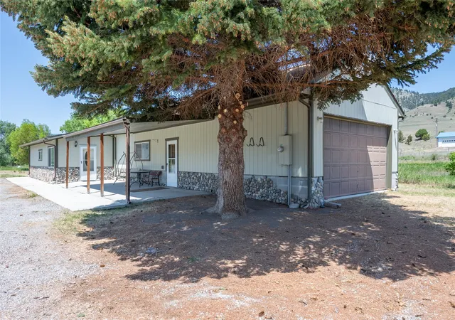 Photo 3 of Single family home for sale at 239 Drummond Frontage Rd, Drummond, MT 59832 | MLS# 30052422 | Listing updated on 2026-09-22