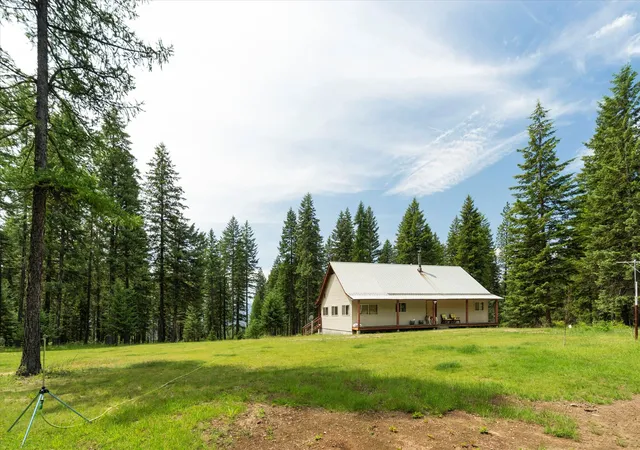 Photo 2 of Single family home for sale at 90 Ocallahan Ln, Trout Creek, MT 59874 | MLS# 30052169 | Listing updated on 2026-09-09