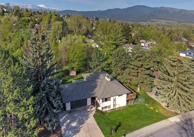 Photo 4 of Single family home for sale at 2207 Garland Dr, Missoula, MT 59803 | MLS# 30055470 | Listing updated on 2026-09-05