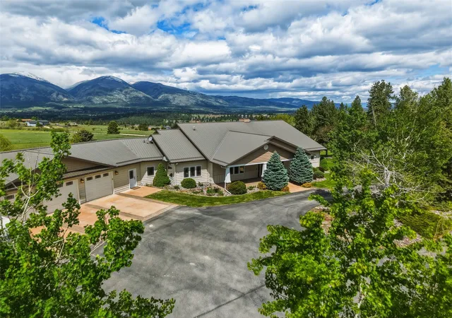 Photo 1 of Mansion for sale at 460 Windwalker Trl, Stevensville, MT 59870 | MLS# 30066024 | Listing updated on 2026-09-14