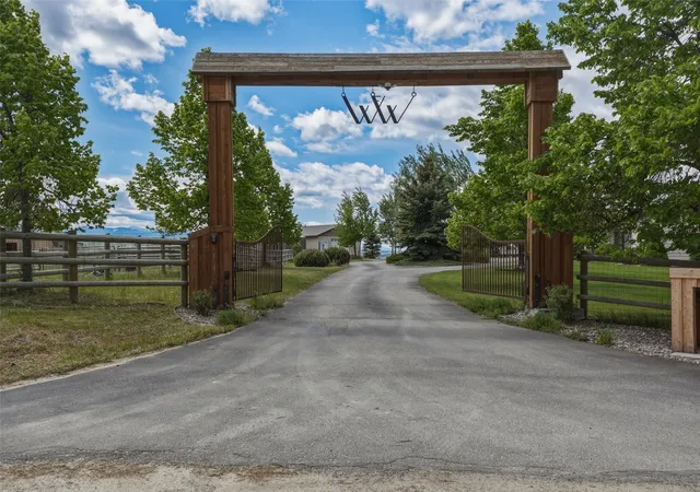 Photo 3 of Mansion for sale at 460 Windwalker Trl, Stevensville, MT 59870 | MLS# 30066024 | Listing updated on 2026-09-14