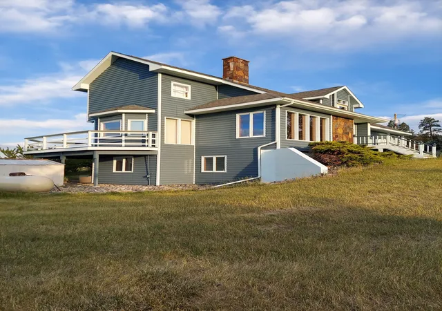 Photo 1 of Single family home for sale at 458 Eureka Hts Rd, Eureka, MT 59917 | MLS# 30066443 | Listing updated on 2026-08-31