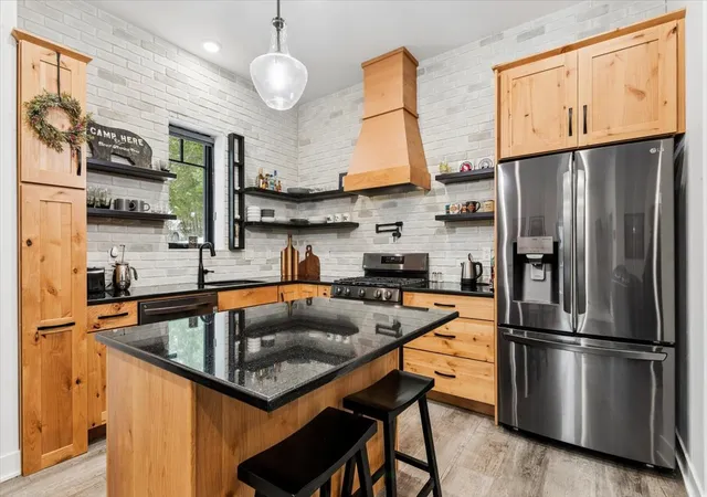 Photo 1 of Single family home for sale at 101 Little Mountain Rd, Whitefish, MT 59937 | MLS# 30066805 | Listing updated on 2026-09-09