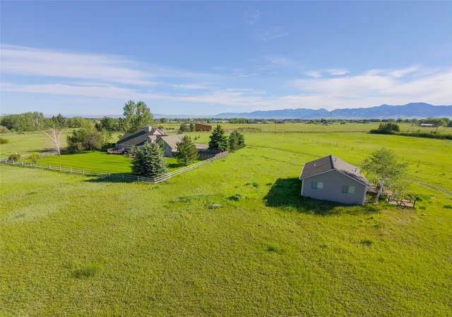 Photo 3 of Single family home for sale at 3550 Boulder Blvd, Bozeman, MT 59718 | MLS# 30067573 | Listing updated on 2026-09-18