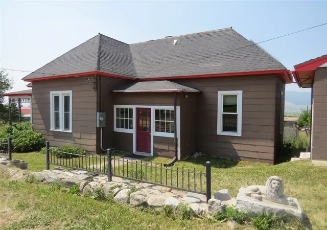 Photo 1 of Single family home for sale at 819 Pearl St, Philipsburg, MT 59858 | MLS# 30068600 | Listing updated on 2026-09-27