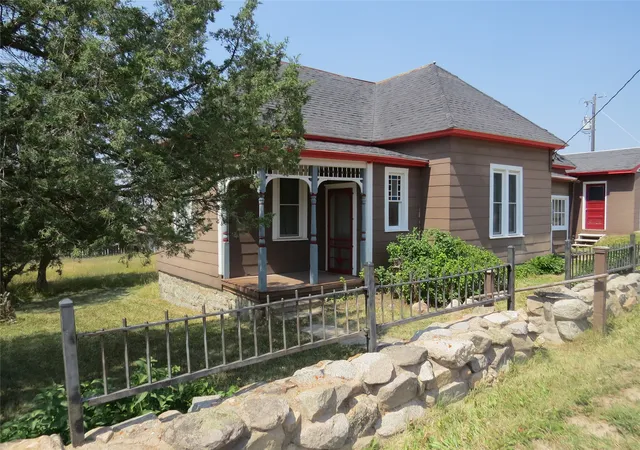 Photo 2 of Single family home for sale at 819 Pearl St, Philipsburg, MT 59858 | MLS# 30068600 | Listing updated on 2026-09-27
