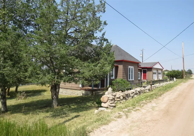 Photo 3 of Single family home for sale at 819 Pearl St, Philipsburg, MT 59858 | MLS# 30068600 | Listing updated on 2026-09-27