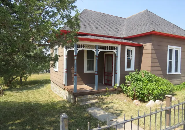 Photo 3 of Single family home for sale at 819 Pearl St, Philipsburg, MT 59858 | MLS# 30068600 | Listing updated on 2026-09-27