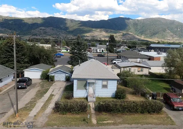 Photo 2 of Single family home for sale at 3320 Busch St, Butte, MT 59701 | MLS# 30068872 | Listing updated on 2026-09-14