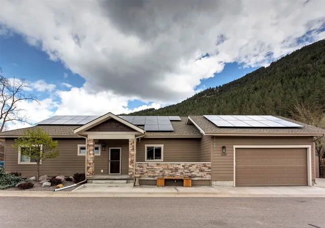 Photo 2 of Single family home for sale at 1207 Gilbert Ct, Missoula, MT 59802 | MLS# 30069136 | Listing updated on 2026-08-30