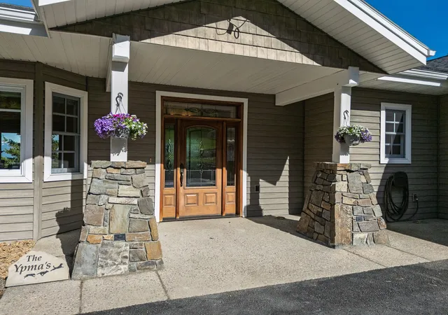 Photo 4 of Single family home for sale at 340 Lake Hills Dr, Kalispell, MT 59901 | MLS# 30069542 | Listing updated on 2026-10-05
