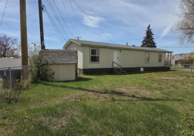 Photo 3 of Manufactured home for sale at 2904 Walnut St, Butte, MT 59701 | MLS# 30070869 | Listing updated on 2026-09-14