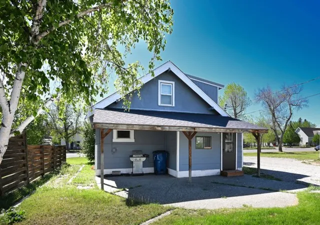 Photo 3 of Single family home for sale at 210 E 4th Avenue, Big Timber, MT 59011 | MLS# 30071170 | Listing updated on 2026-09-22