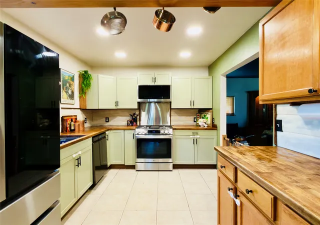 Photo 3 of Single family home for sale at 217 E Ravalli St, Hamilton, MT 59840 | MLS# 30071432 | Listing updated on 2026-09-14