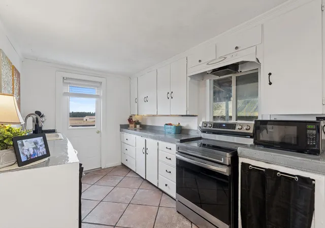 Photo 3 of Single family home for sale at 5464 Mt Hwy 35, Kalispell, MT 59901 | MLS# 30071628 | Listing updated on 2026-09-10