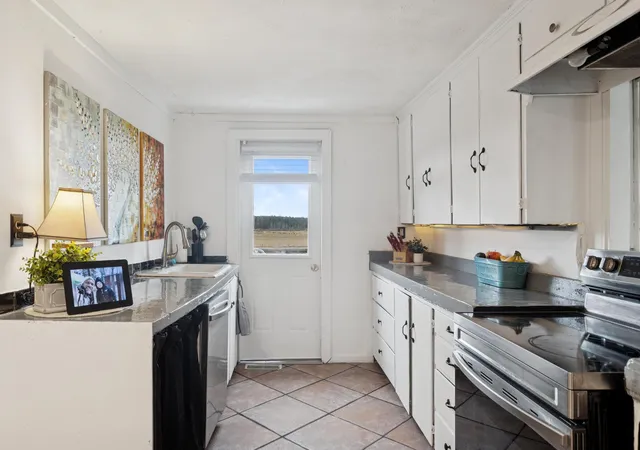 Photo 3 of Single family home for sale at 5464 Mt Hwy 35, Kalispell, MT 59901 | MLS# 30071628 | Listing updated on 2026-09-10