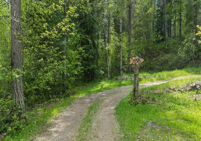 Photo 4 of Single family home for sale at 855 Hunter Ln, Columbia Falls, MT 59912 | MLS# 30071589 | Listing updated on 2026-09-04