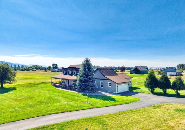 Photo 3 of Single family home for sale at 532 Pemble Dr, Columbia Falls, MT 59912 | MLS# 30071398 | Listing updated on 2026-09-20