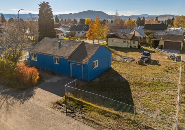 Photo 3 of Single family home for sale at 2945 Amherst Ave, Butte, MT 59701 | MLS# 30071932 | Listing updated on 2026-09-14