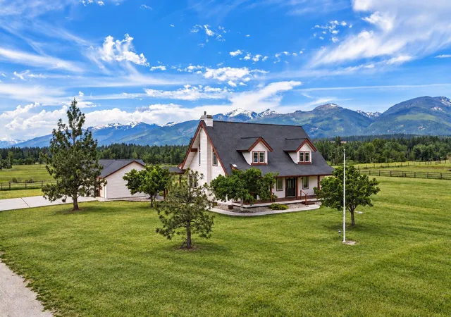 Photo 2 of Single family home for sale at 359 Bear Crk Rd, Victor, MT 59875 | MLS# 30072028 | Listing updated on 2026-09-16
