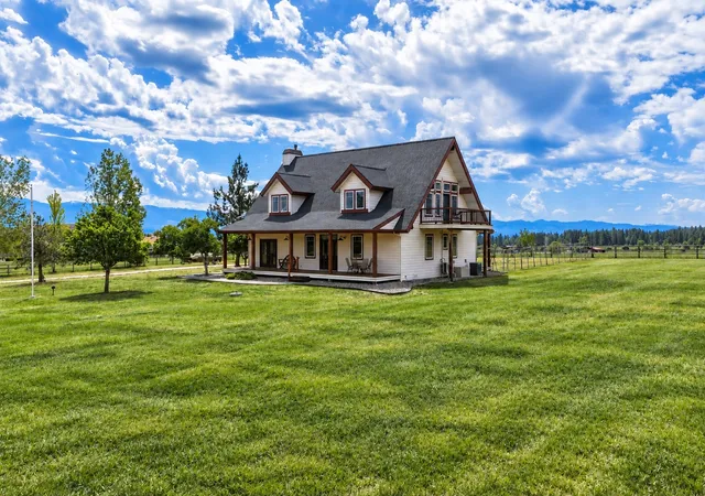 Photo 3 of Single family home for sale at 359 Bear Crk Rd, Victor, MT 59875 | MLS# 30072028 | Listing updated on 2026-09-16