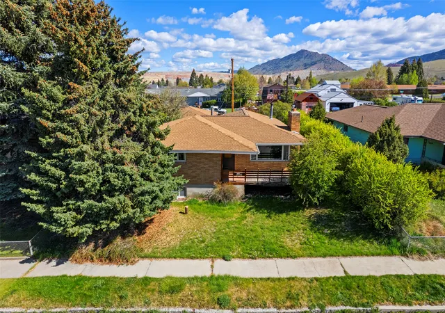 Photo 1 of Single family home for sale at 3033 Bayard St, Butte, MT 59701 | MLS# 30072015 | Listing updated on 2026-09-14