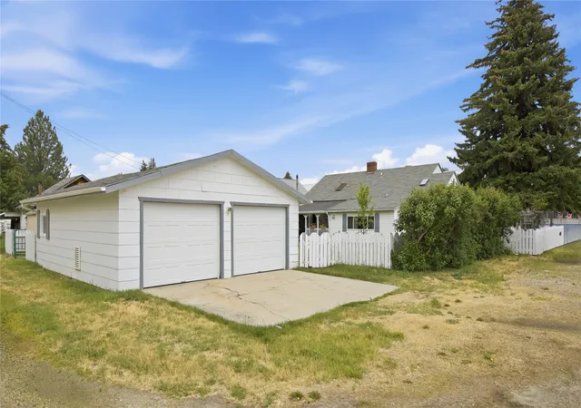 Photo 4 of Single family home for sale at 223 S 6th Street, Hamilton, MT 59840 | MLS# 30072142 | Listing updated on 2026-09-22