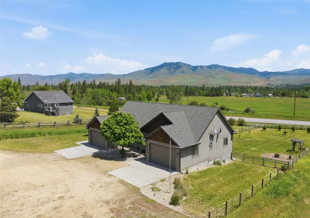 Photo 3 of Townhouse for sale at 5874 Cyn Vista Dr, Florence, MT 59833 | MLS# 30072463 | Listing updated on 2026-09-11