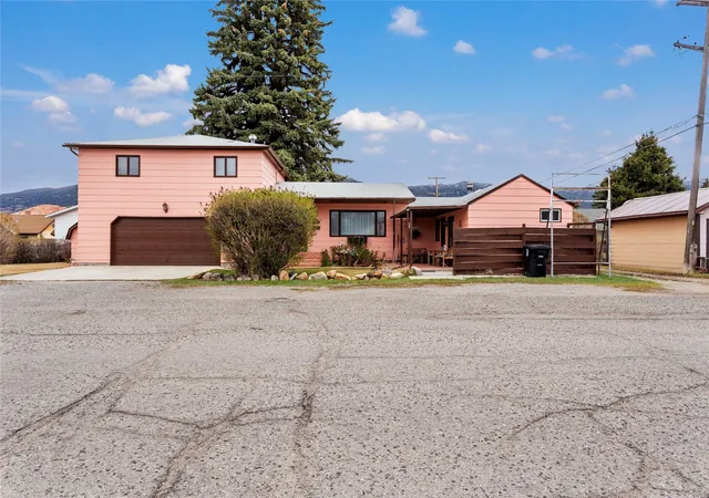 Photo 1 of Single family home for sale at 2100 Wall St, Butte, MT 59701 | MLS# 30072418 | Listing updated on 2026-09-08