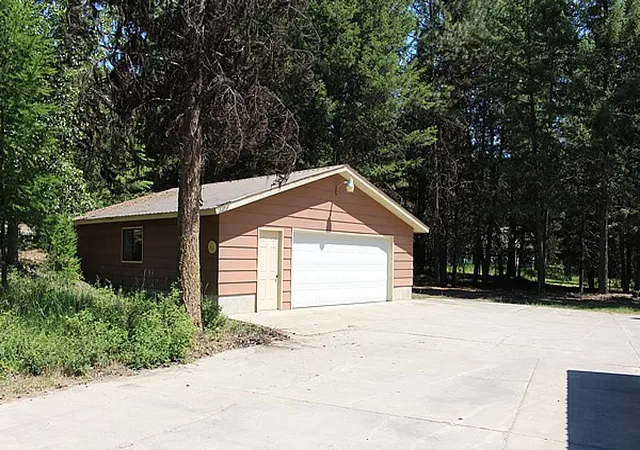 Photo 3 of Single family home for sale at 250 Sunnyside Dr, Libby, MT 59923 | MLS# 30072877 | Listing updated on 2026-09-09