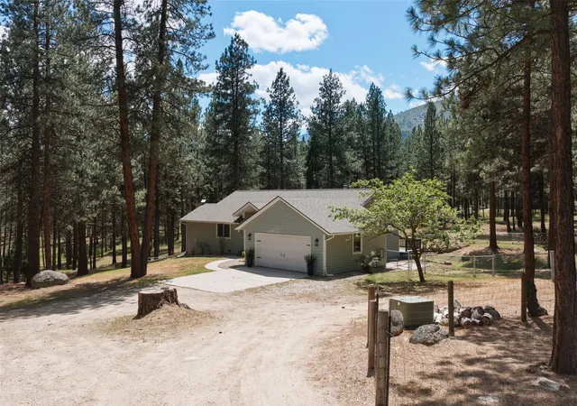 Photo 3 of Single family home for sale at 281 Wyant Ln, Hamilton, MT 59840 | MLS# 30072468 | Listing updated on 2026-09-14