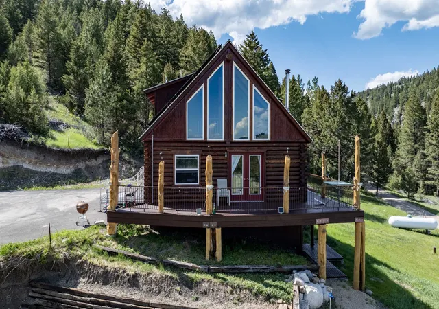 Photo 3 of Single family home for sale at 7210 Spring Crk Trl, Helena, MT 59602 | MLS# 30072458 | Listing updated on 2026-09-18