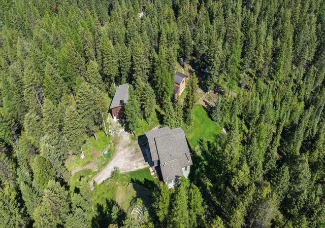 Photo 3 of Single family home for sale at 901 Twin Lakes Rd, Whitefish, MT 59937 | MLS# 30072987 | Listing updated on 2026-09-11