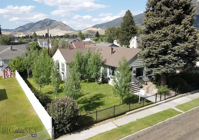 Photo 1 of Single family home for sale at 2821 Edwards St, Butte, MT 59701 | MLS# 30073221 | Listing updated on 2026-09-14