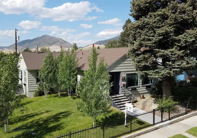 Photo 2 of Single family home for sale at 2821 Edwards St, Butte, MT 59701 | MLS# 30073221 | Listing updated on 2026-09-14