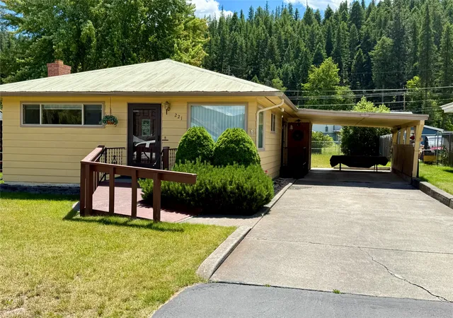 Photo 1 of Single family home for sale at 221 W Poplar St, Libby, MT 59923 | MLS# 30073120 | Listing updated on 2026-09-04