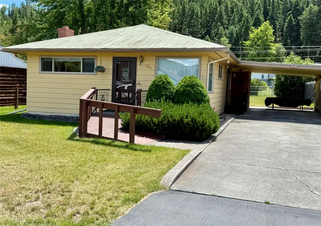 Photo 2 of Single family home for sale at 221 W Poplar St, Libby, MT 59923 | MLS# 30073120 | Listing updated on 2026-09-04
