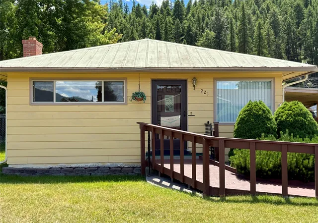 Photo 3 of Single family home for sale at 221 W Poplar St, Libby, MT 59923 | MLS# 30073120 | Listing updated on 2026-09-04