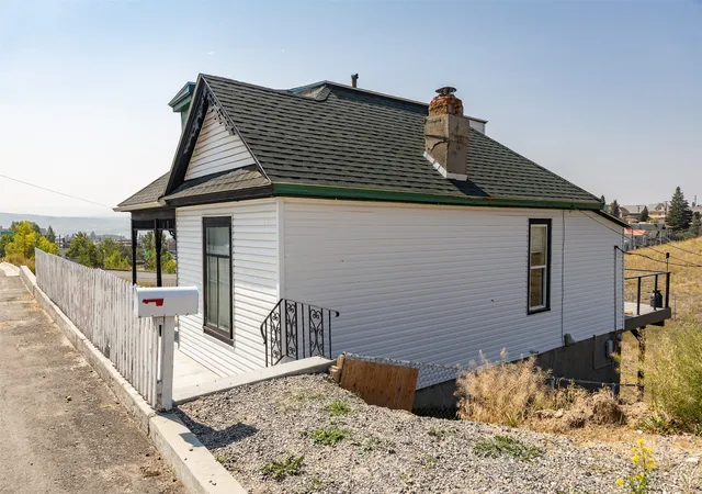 Photo 2 of Single family home for sale at 527 Edison St, Butte, MT 59701 | MLS# 30073477 | Listing updated on 2026-09-14