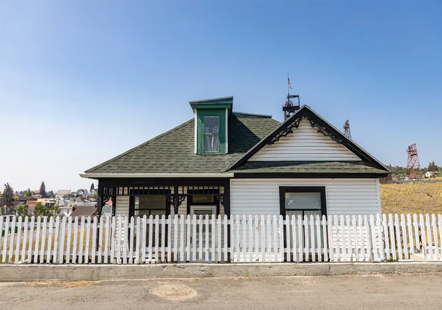 Photo 3 of Single family home for sale at 527 Edison St, Butte, MT 59701 | MLS# 30073477 | Listing updated on 2026-09-14
