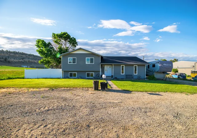 Photo 2 of Single family home for sale at 601 W Park Ave, Bridger, MT 59014 | MLS# 30073559 | Listing updated on 2026-10-21