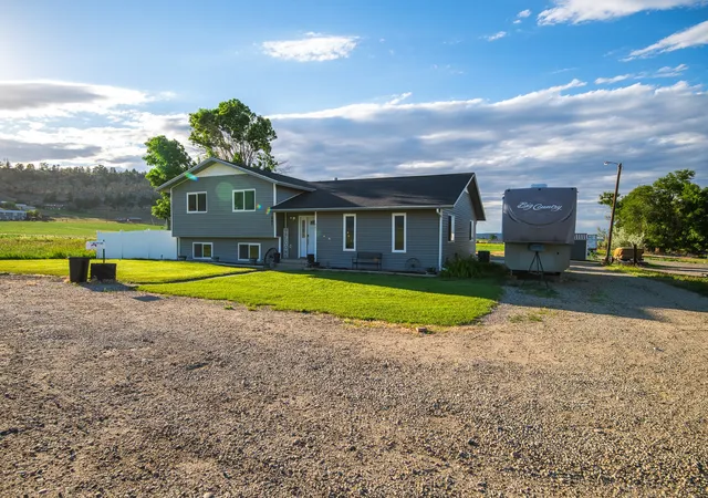 Photo 3 of Single family home for sale at 601 W Park Ave, Bridger, MT 59014 | MLS# 30073559 | Listing updated on 2026-10-21