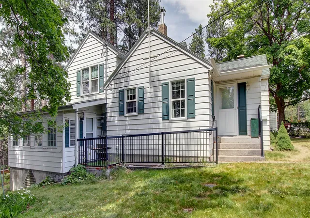 Photo 3 of Single family home for sale at 2405 Gilbert Ave, Missoula, MT 59802 | MLS# 30073463 | Listing updated on 2026-09-17